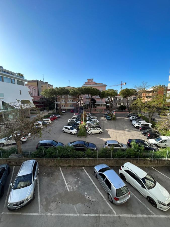 Dalla Sandra In Viale Ceccarini Riccione Esterno foto
